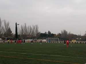 El Mandayona ganó en Caraquiz, con dos goles de Adrián Delgado