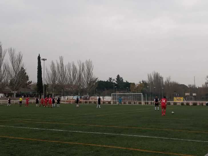 El Mandayona ganó en Caraquiz, con dos goles de Adrián Delgado