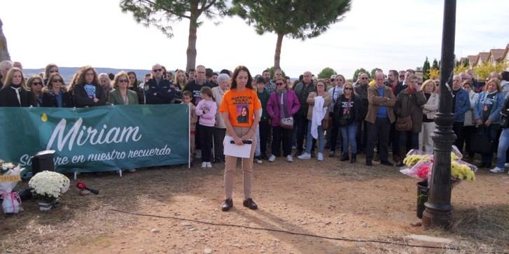 Alovera rinde homenaje a la familia de Miriam en acto de justicia