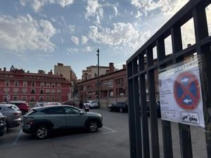 Restricciones temporales de estacionamiento en la campa del Mercado de Abastos de Guadalajara por el montaje de los toriles de los encierros