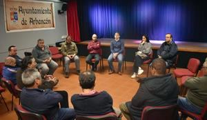 La eurodiputada de VOX, Mireia Borrás, visita a los ganaderos de la Sierra Norte para conocer de primera mano los daños provocados por el lobo