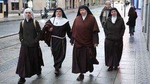 Salida de madrugada: las exmonjas de Belorado se instalan en Toledo