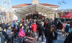 Cabanillas celebra una gran fiesta de fin de año anticipada en la Plaza del Pueblo