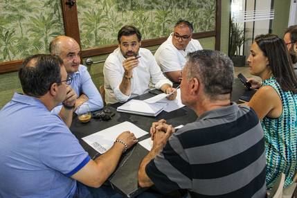 Núñez incluirá en su programa de Gobierno la futura Ley de Comercio Ambulante de Castilla-La Mancha y llevará a las Cortes la defensa del sector