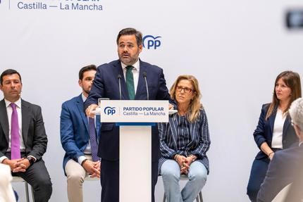Núñez impulsará la mayor bajada de impuestos de Castilla-La Mancha con una devolución de 400 millones de euros a familias, jóvenes y pymes y la deflactación del IRPF