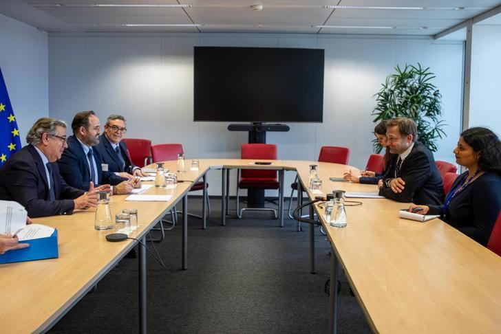 Núñez presenta ante Christophe Hansen posibles soluciones para la agricultura y la ganadería, sectores vitales en C-LM