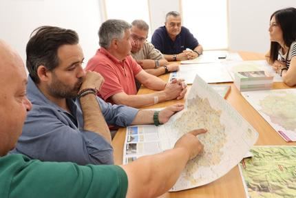Núñez muestra su disposición y colaboración, y la del PP-CLM para conseguir parar el terrible incendio de La Mierla en Guadalajara