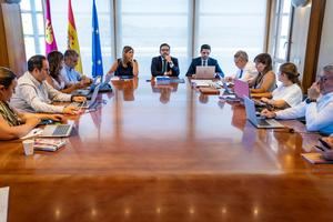 Núñez denuncia el veto de Page al debate sobre la invasión de Ceuta en las Cortes de Castilla-La Mancha