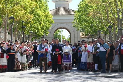 Cerca de 30.000 personas participan en la ofrenda floral a la Virgen de Los Llanos en Albacete