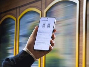 Ocho de cada diez españoles temen que alguien observe su móvil en público