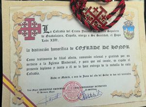 Encuentro Papa León XIV con un hermano de la Cofradía del Cristo Yacente de Guadalajara