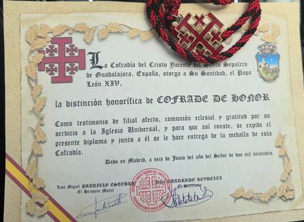 Encuentro Papa León XIV con un hermano de la Cofradía del Cristo Yacente de Guadalajara