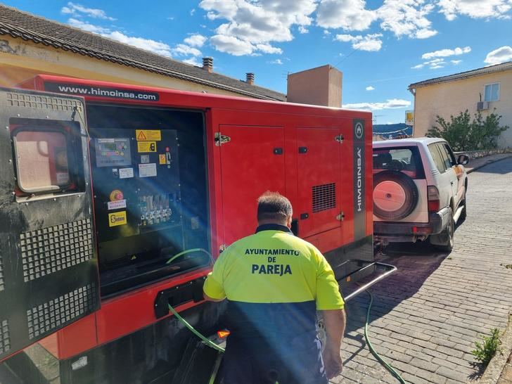 Pareja responde con eficacia y solidaridad ante el apagón eléctrico