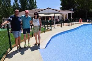 Pareja culmina un año de repleto de inversiones, como la nueva piscina municipal o la farmacia