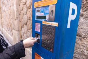 El sistema de recarga de tarjetas de transporte urbano en Guadalajara se verá ampliado con quioscos informáticos que permitirán la recarga con tarjeta bancaria