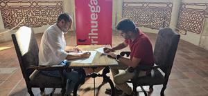 Firmado el contrato para la pavimentación de las calles Cacharrerías y San Juan de Brihuega