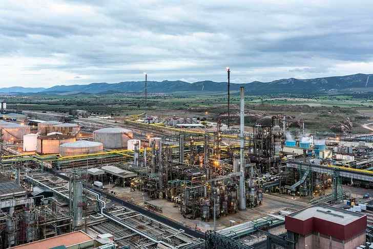 La petroquímica de Puertollano entra en parada tras un fallo del suministro eléctrico