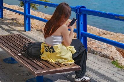 Casi el 43% de los adolescentes prefiere hablar con chatbots de IA sobre sus emociones en lugar de con humanos