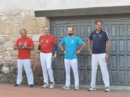 Pinilla de Jadraque recupera la pelota a mano y reivindica a quienes mantuvieron viva su tradición