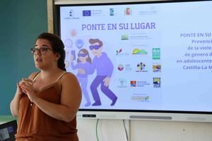 ADEL lleva la lucha contra la violencia de género digital a la Sierra Norte