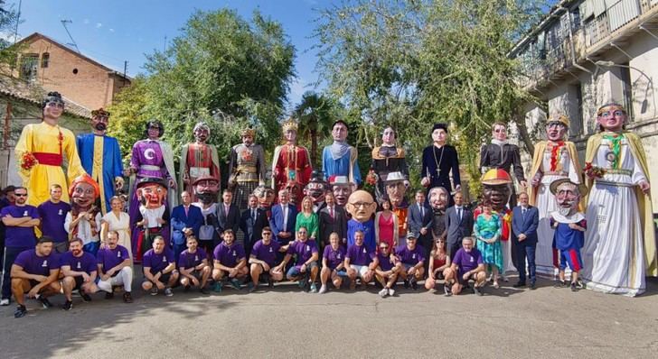 Guadalajara celebra su primer desfile de gigantes y cabezudos en las Ferias 2025