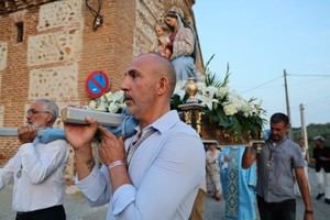 Quer celebra con alegría el 20º aniversario de la Fiesta de la Virgen Blanca