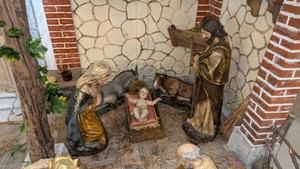 Quer presenta un impresionante Belén artesanal en su iglesia para la Navidad