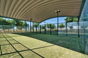 Iluminación de las pistas de pádel en Quer ya está operativa para uso nocturno