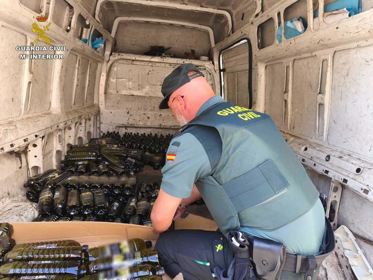 La Guardia Civil de Guadalajara detiene a dos personas por la sustracción de media tonelada de aceite de oliva