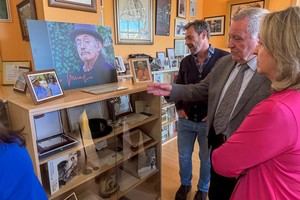 Homenaje emotivo a Paco Marquina con la creación de un rincón en su honor