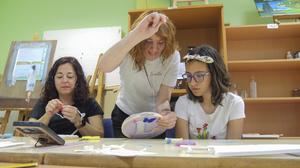 Alovera apuesta por la creación artística con un nuevo taller textil
