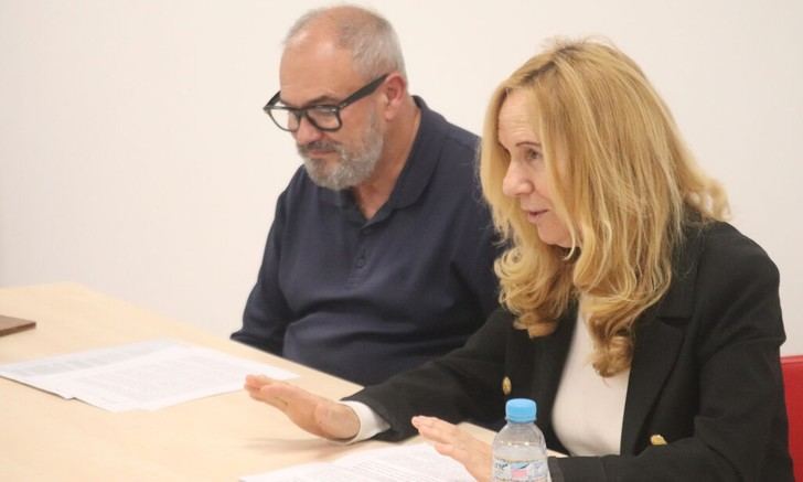 Presentan novela sobre el robo de bebés en la Biblioteca de Cabanillas