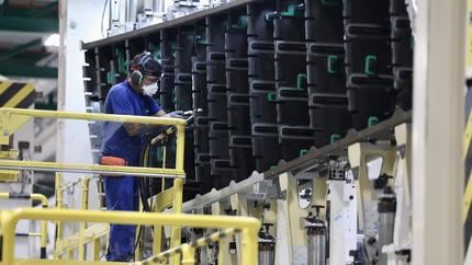 La producción industrial de Castilla-La Mancha cae un 4,9% en marzo, siete puntos por debajo de la media nacional, que creció un 2,1%