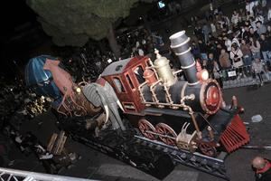 La carroza “Los sueños de Verne”, de la peña El Cebollón, se impone en el 48º Desfile de las Fiestas de Septiembre de Azuqueca