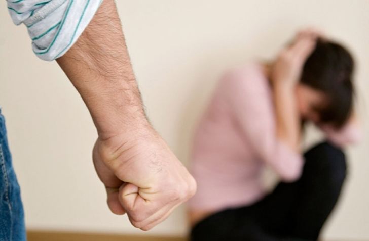 Los hijos menores de un matrimonio certifican una agresión del padre a la madre en Guadalajara