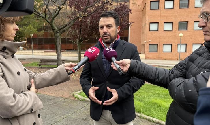 VOX denuncia que Page y la CHT abandonan los cauces a su suerte mientras multan a los pueblos de Guadalajara que los limpian