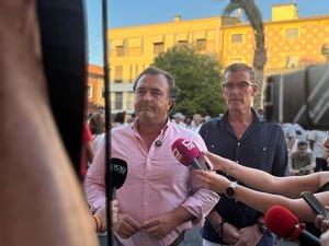Moreno advierte de las consecuencias en la región y arremete contra Page por "anteponer las siglas del PSOE a las de Castilla La Mancha