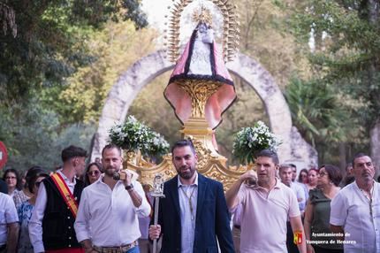 Yunquera acompaña a su patrona en el tradicional traslado del 8 de septiembre