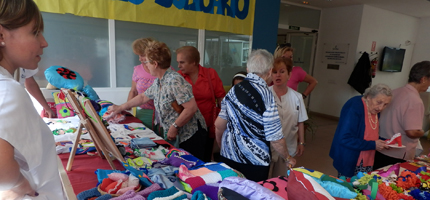 Los usuarios y profesionales del Centro de Día Manolito Taberné celebran el séptimo aniversario del centro
