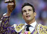 Madre e hija crean una vida paralela